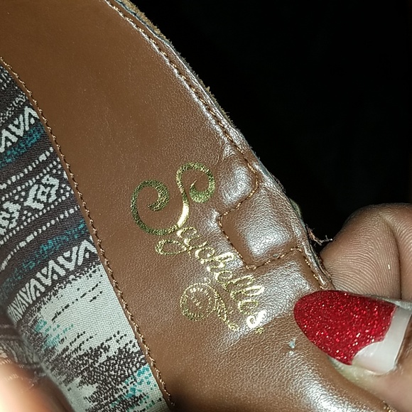 U GETTIN THE BOOTS AND A NICE BAG 🎒 - Picture 4 of 8